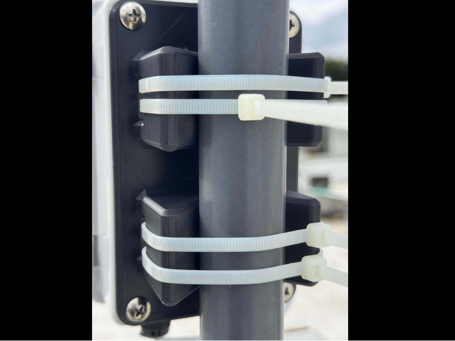 Universal Zulkit Enclosure Pole Mount