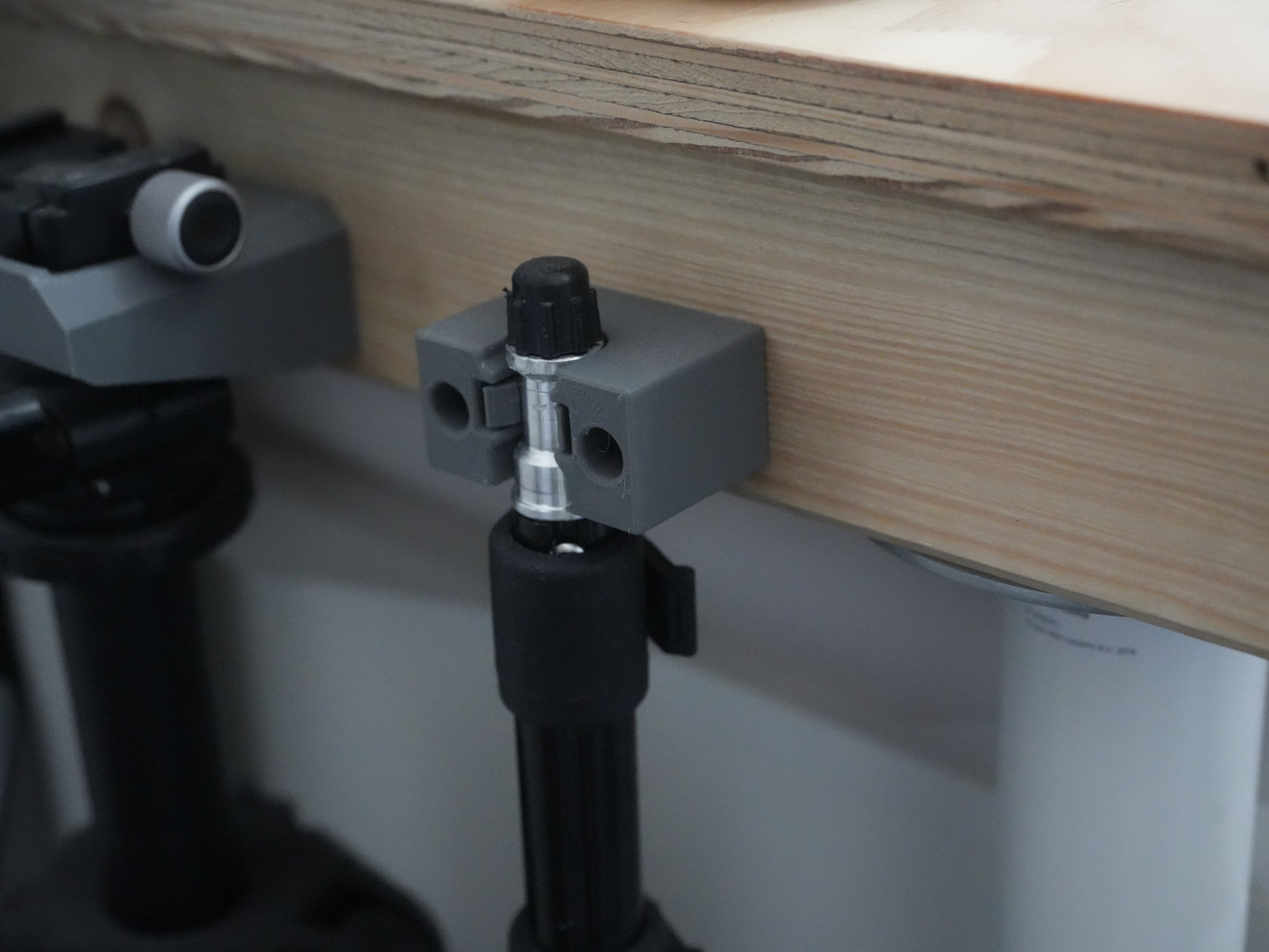 Light Stand / tripod holder