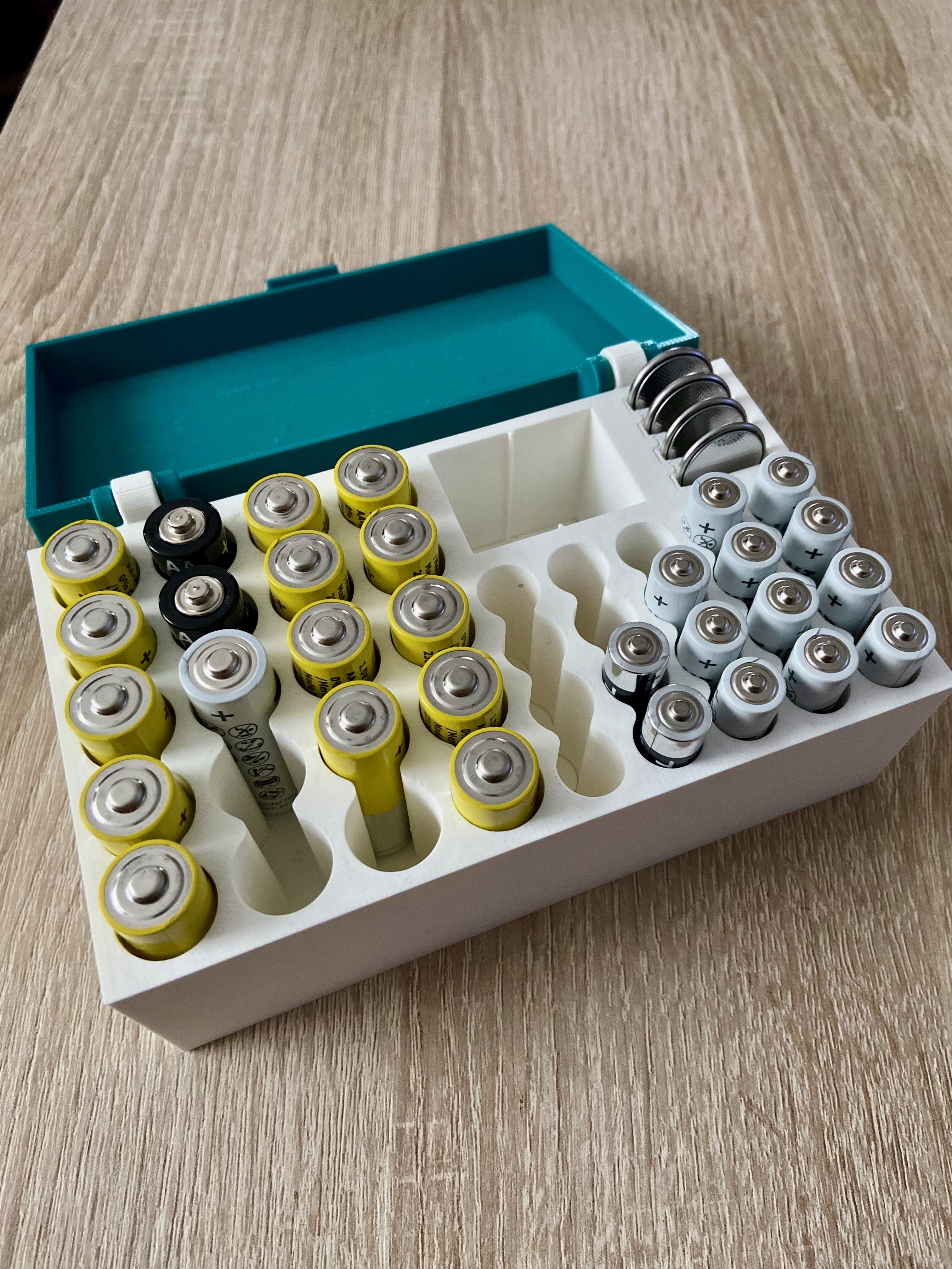 Battery box organizer (20xAA, 20xAAA, 2x9V and 4xCR2032)