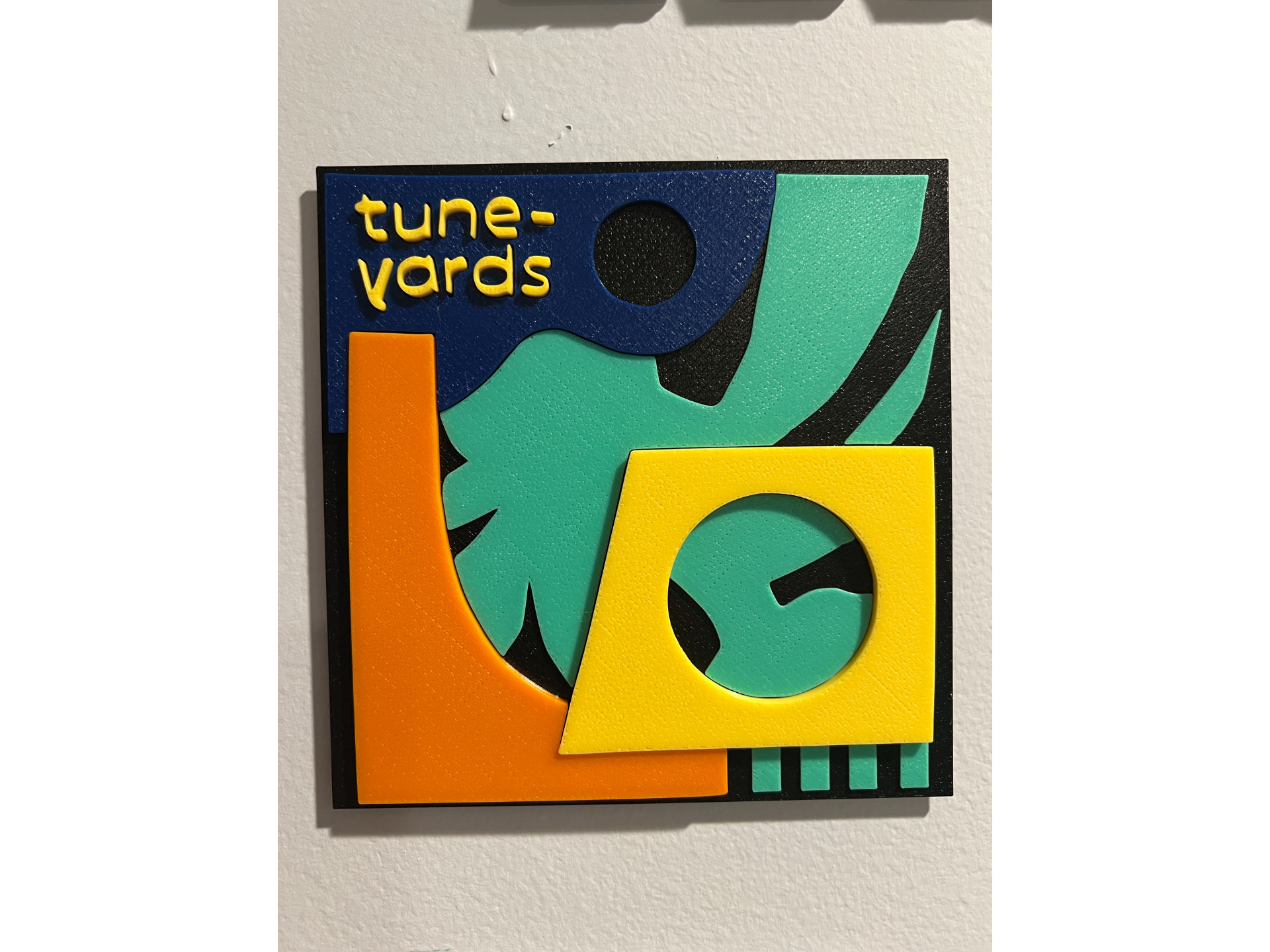 tUnE-yArDs wAlL aRt