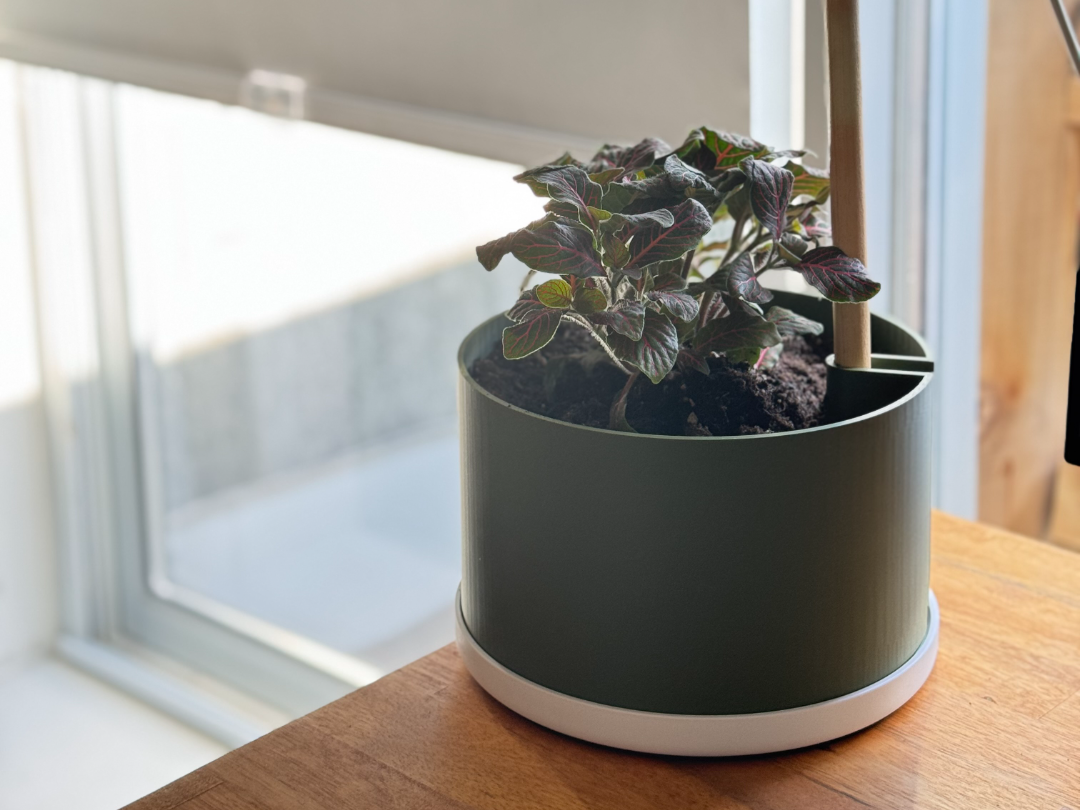 Lee Valley Grow Light Planter