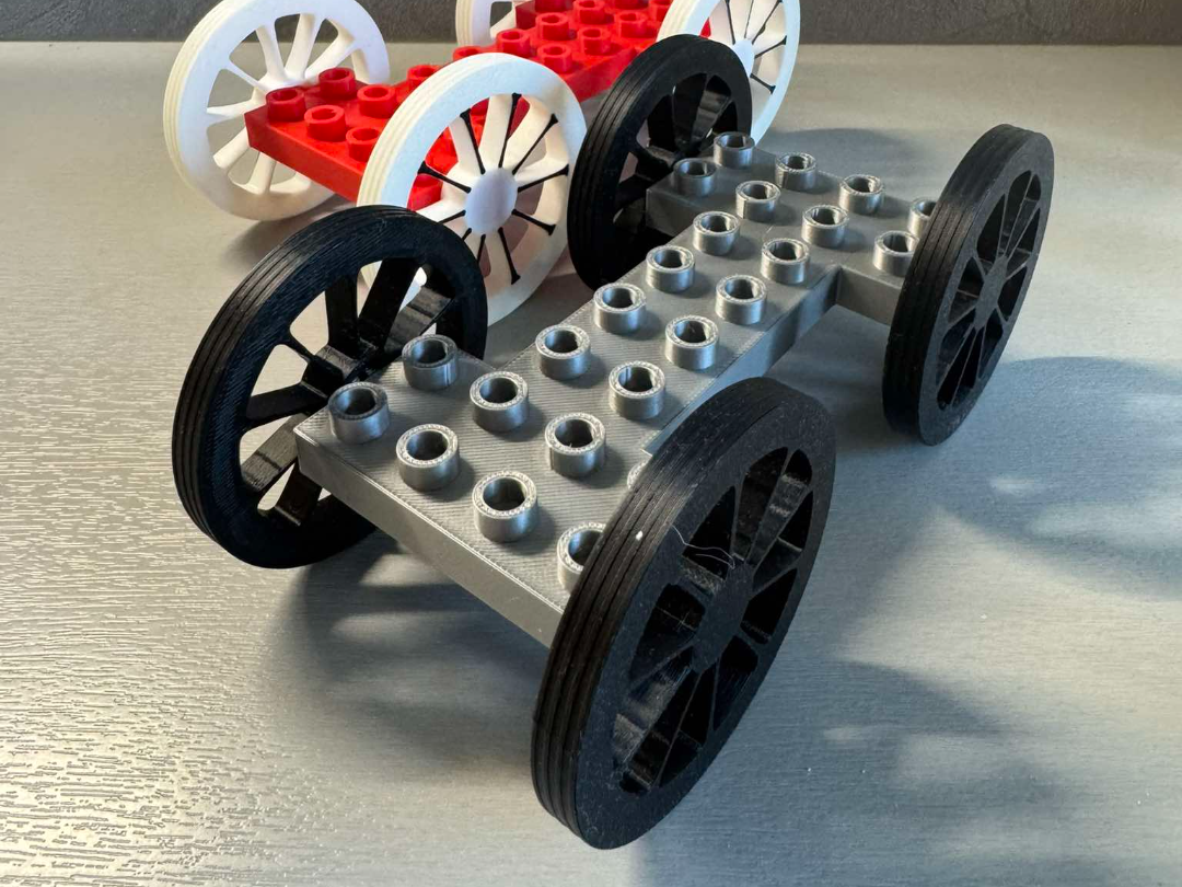 Chassis for Duplo bricks with snap in wheels