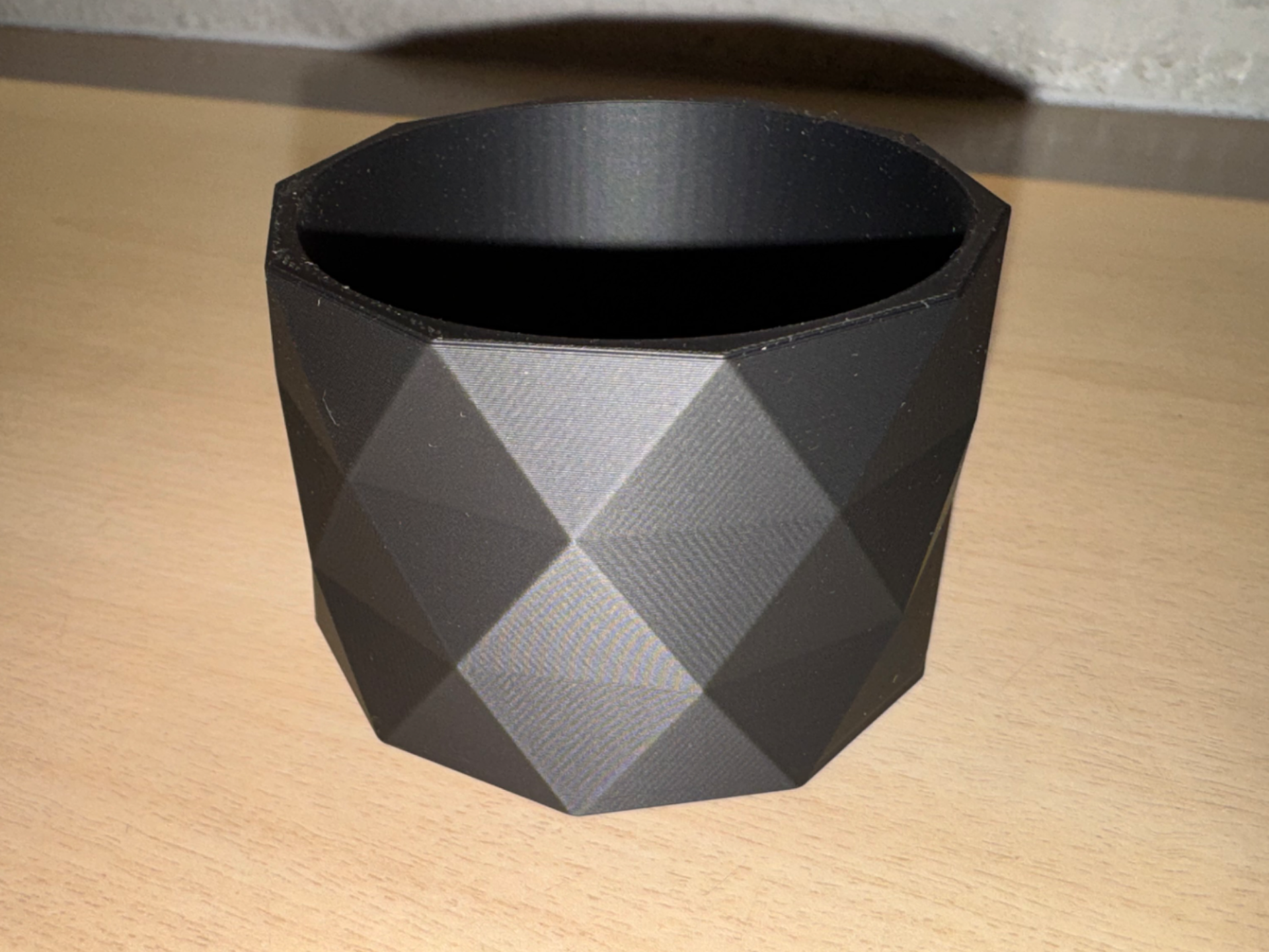 Dose zur Aufbewahrung - Dreieck Design