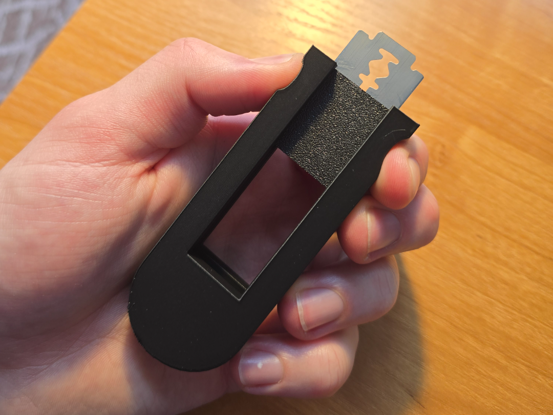 Razor blade knife