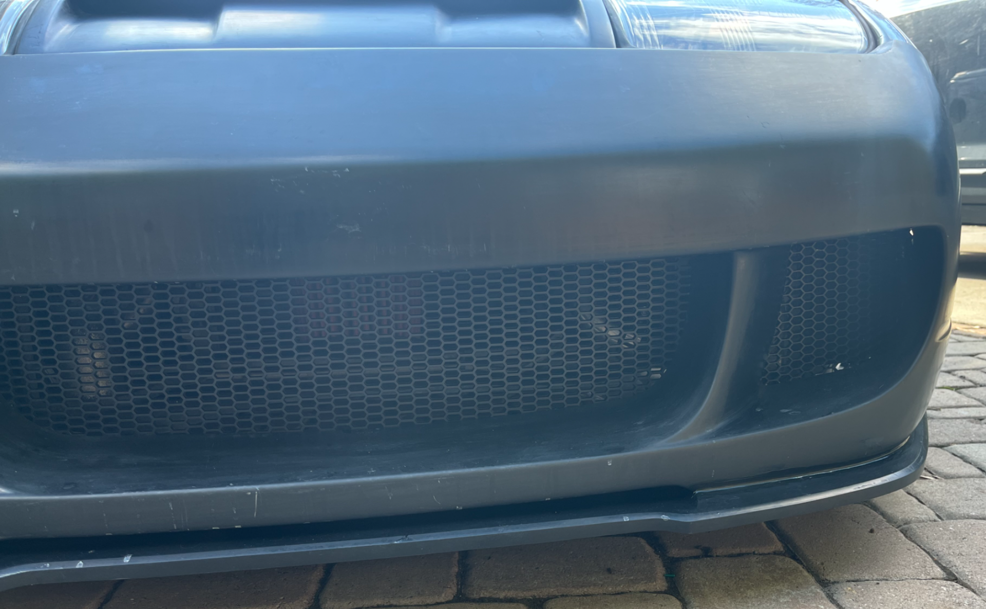 Honeycomb mesh grill