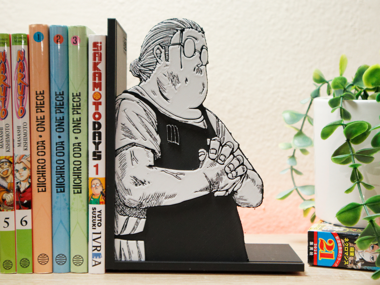 Bookend of Taro Sakamoto crunching his fingers