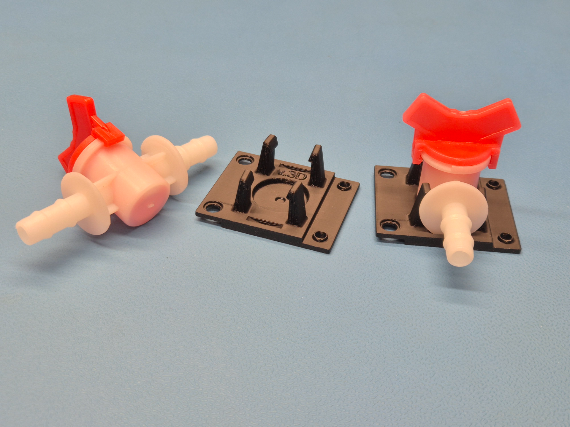 Mounting bracket for small plastic valve