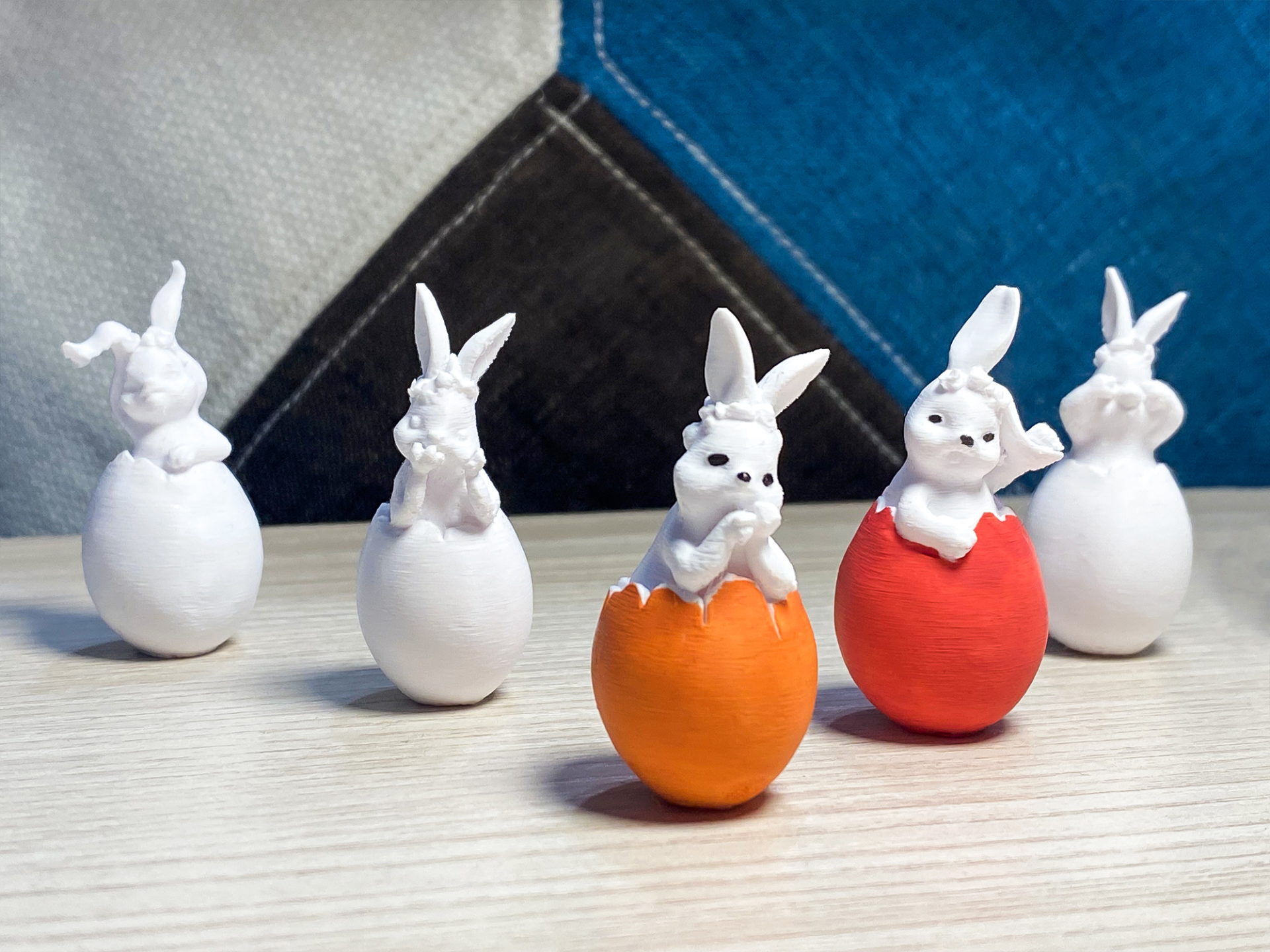 Easter Bunny - Hand paintable 5 Eggs Set