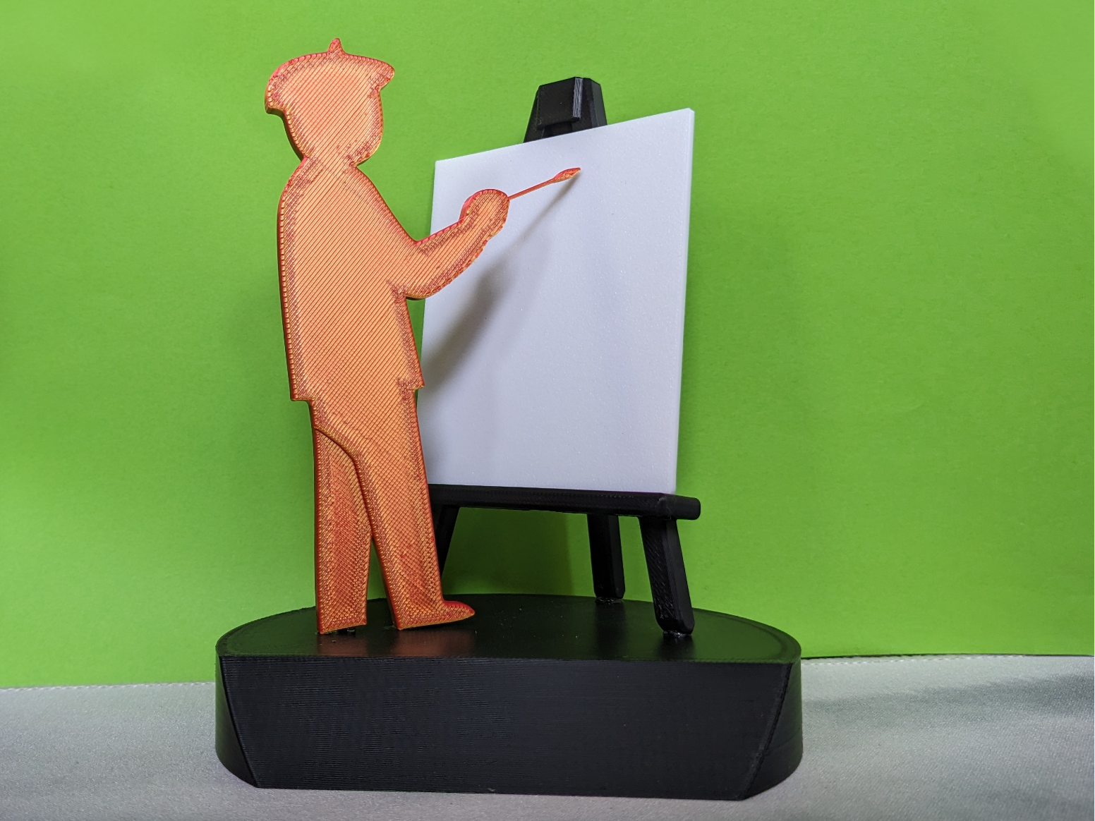 Statuette - painter