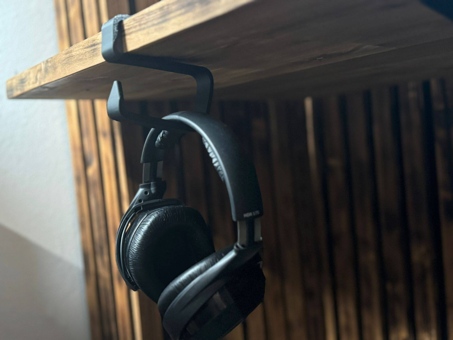Modern Innovative Headset Desk Clip