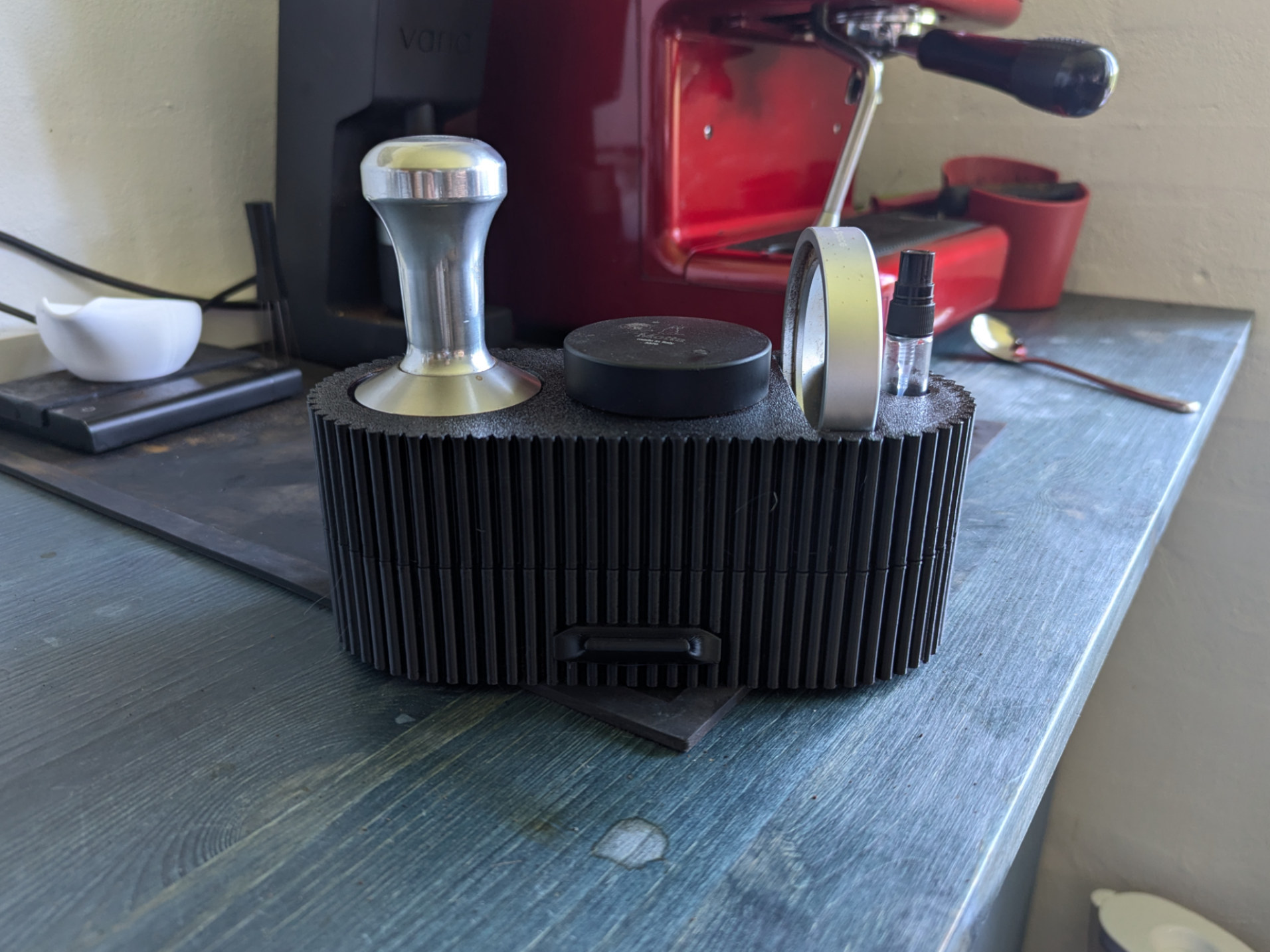 Espresso station with drawer
