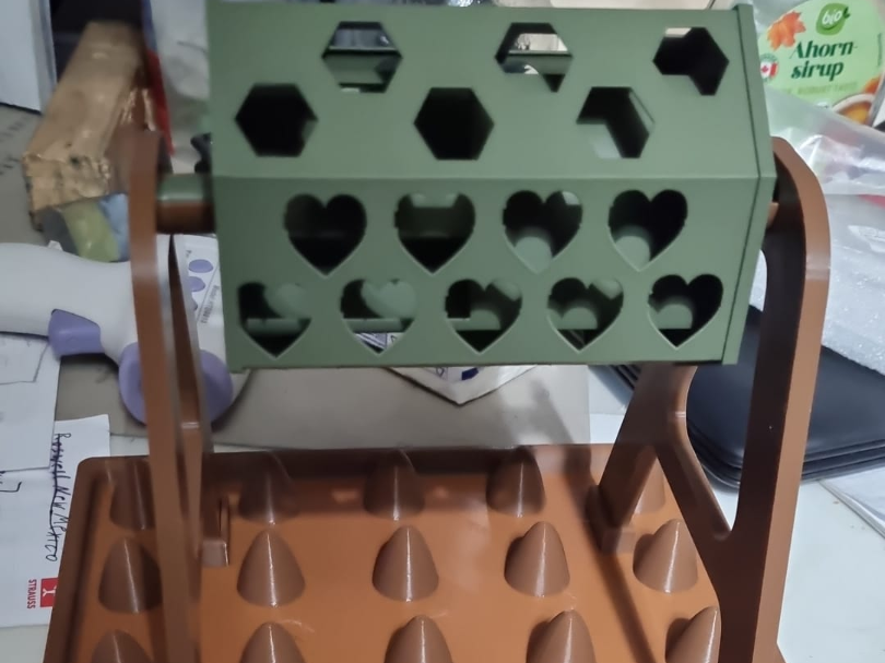 katzenspielbrett mit rolle