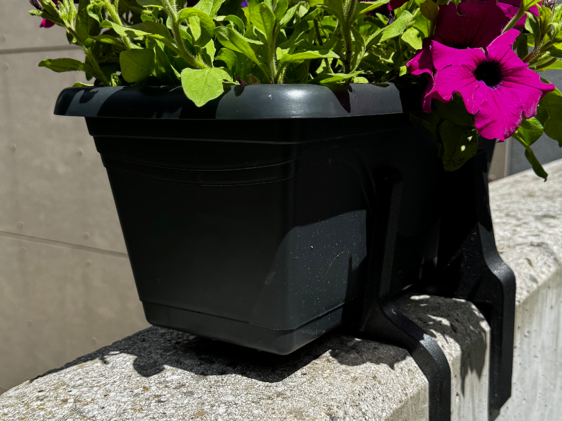 Flower box on-wall holder