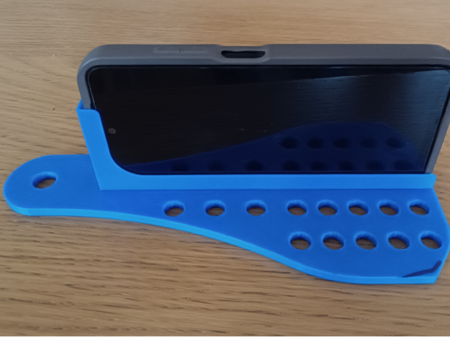 Bicycle saddle adjustment gauge for phone