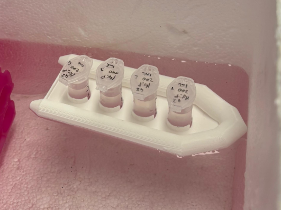 Floating boat for microtube in water bath