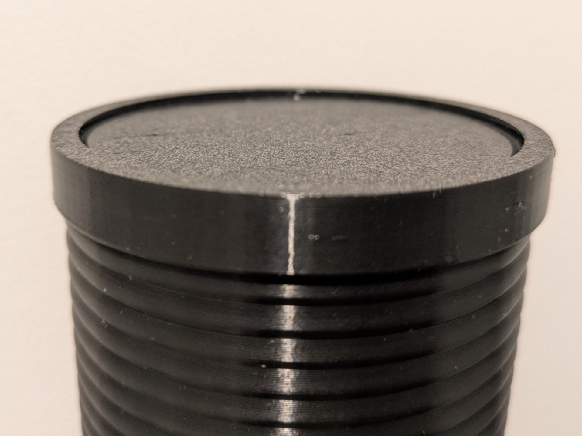 Secure lid for DEVA IV Desktop Bin