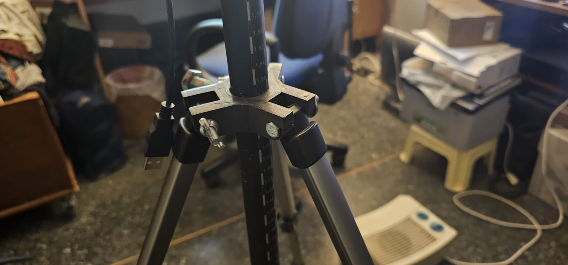 Tripode per palina gnss
