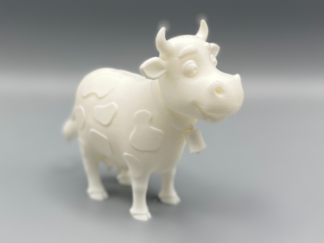 Freundliche Kuh mit Glocke – Bauernhof Figur Kind