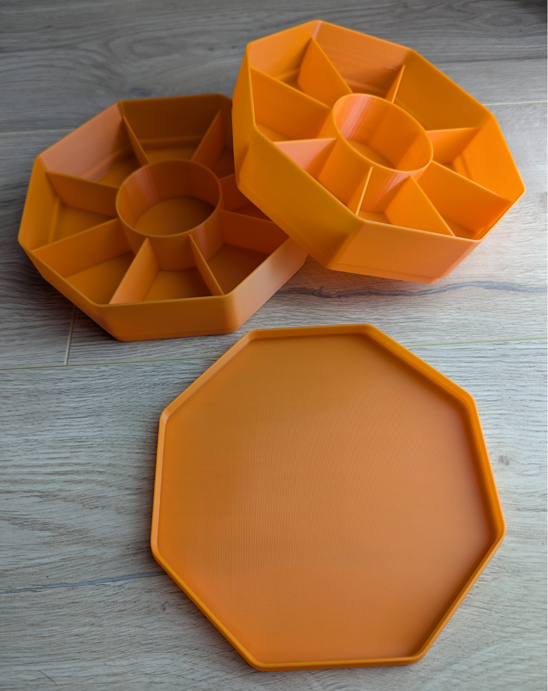 Stackable container with lid