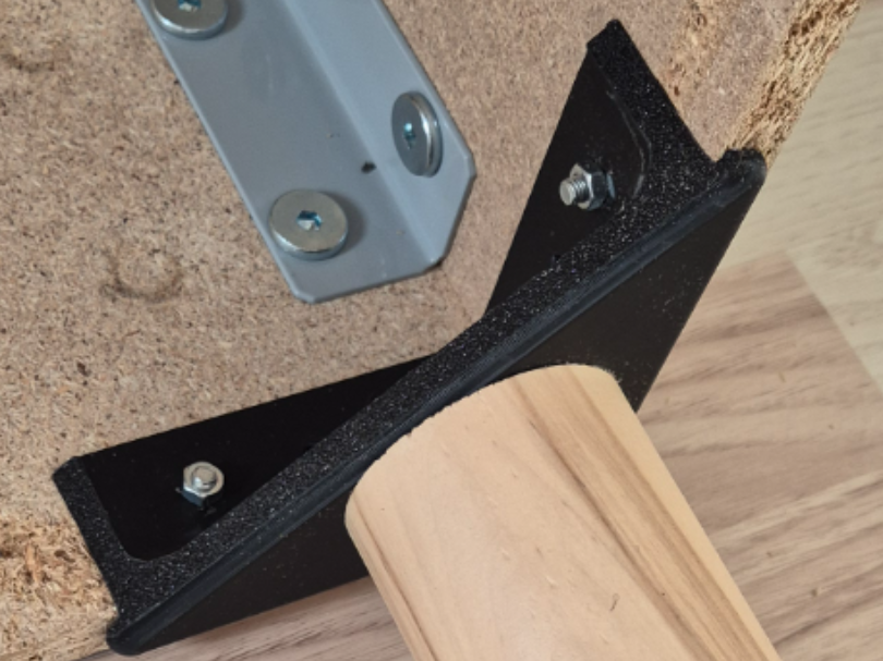 Bed leg mount
