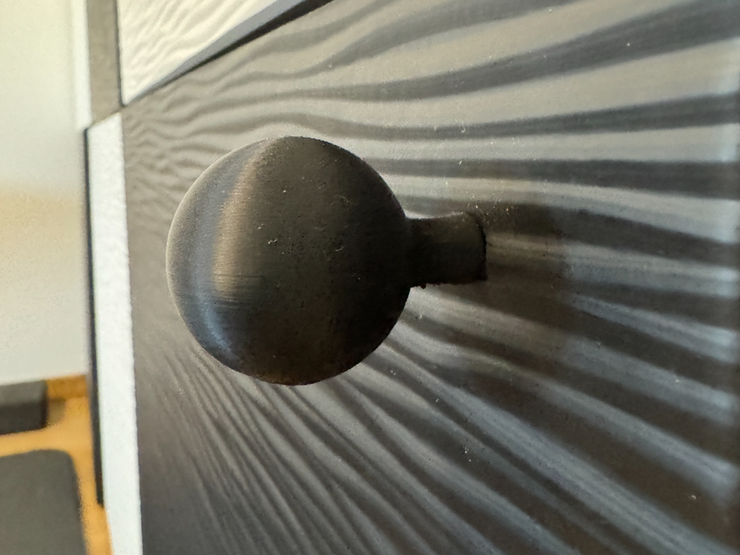 Bunte 3D-Griffe für PAX & Co – Stylisch