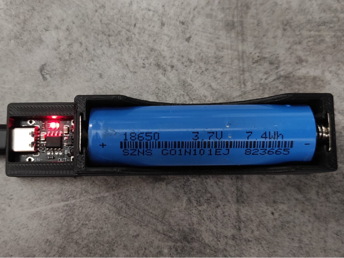 Box con modulo TP4056 e ricarica batterie 18650