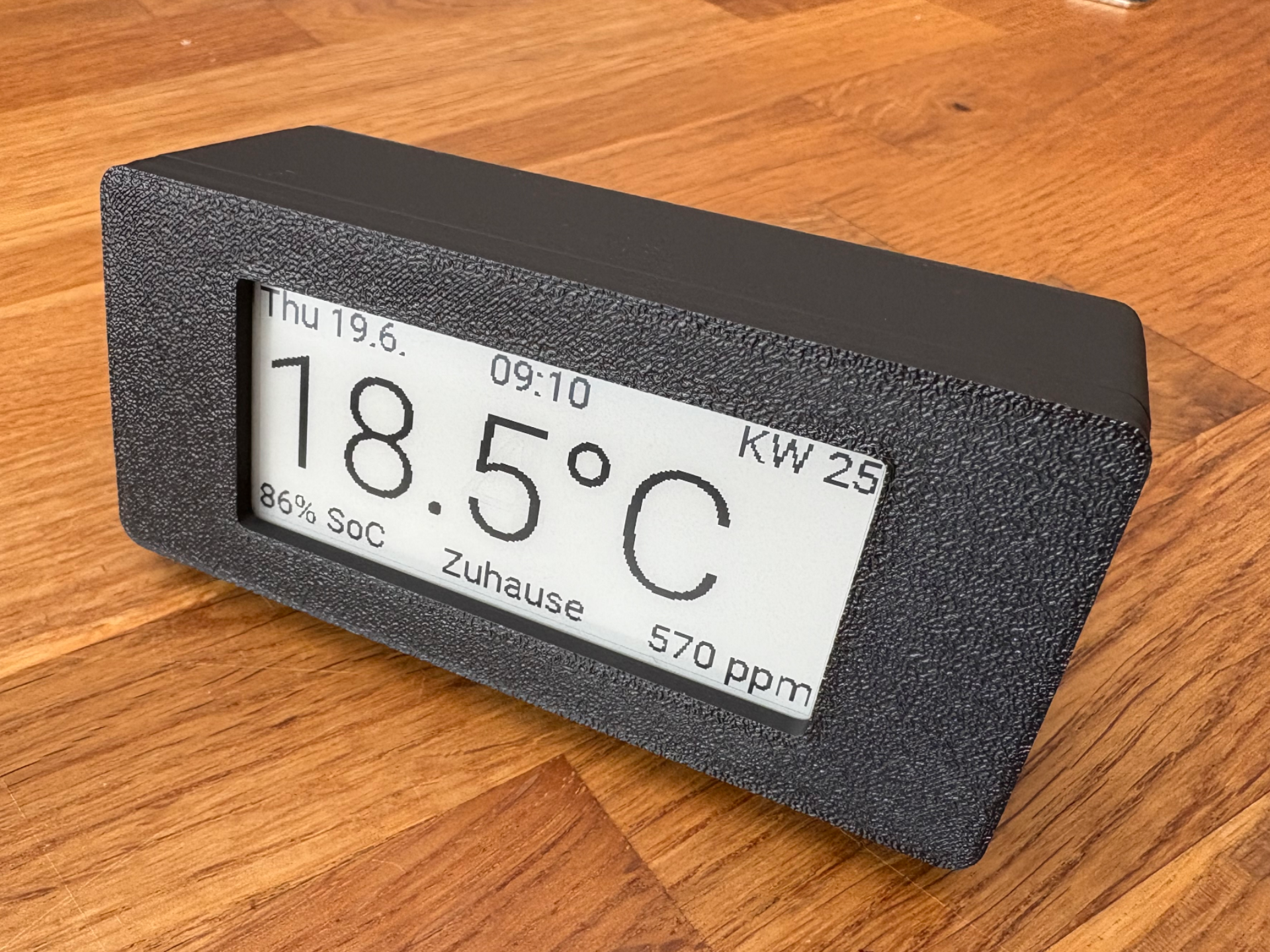 Housing for 2.9 in e-ink display and a NodeMCU v3