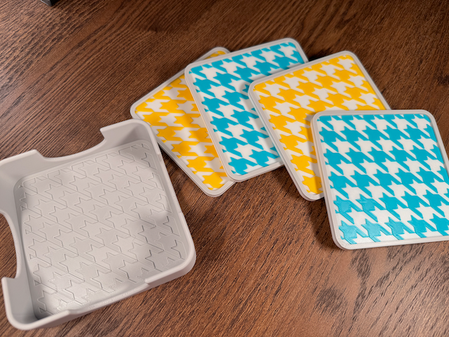 Houndstooth Coaster Set with Caddy