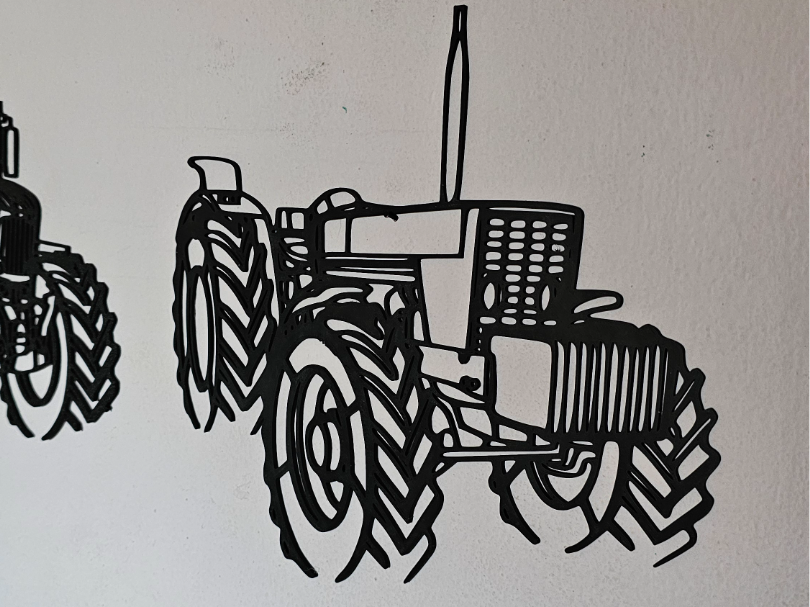 IHC 624 Allrad Silhouette Wall Art