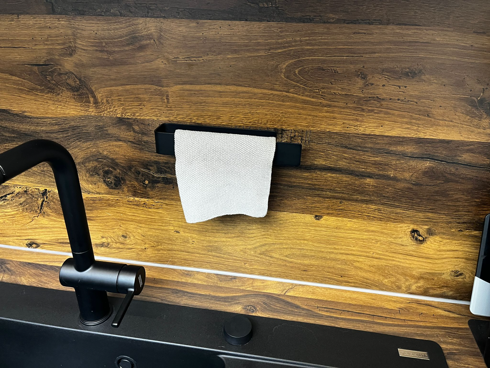 Dishrag wall mount