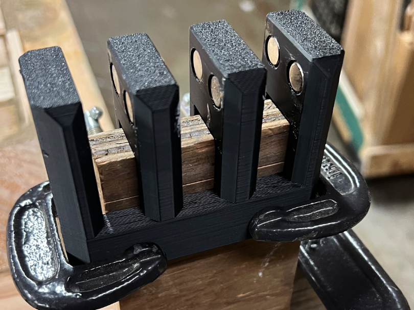 Magnetic Finger Joint Jig for Hand Saw Joinery
