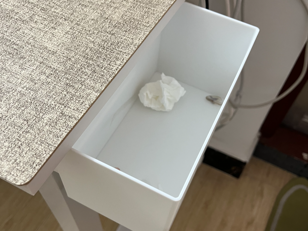 桌沿垃圾桶，桌子垃圾桶。收纳整理。有左侧右侧版本。