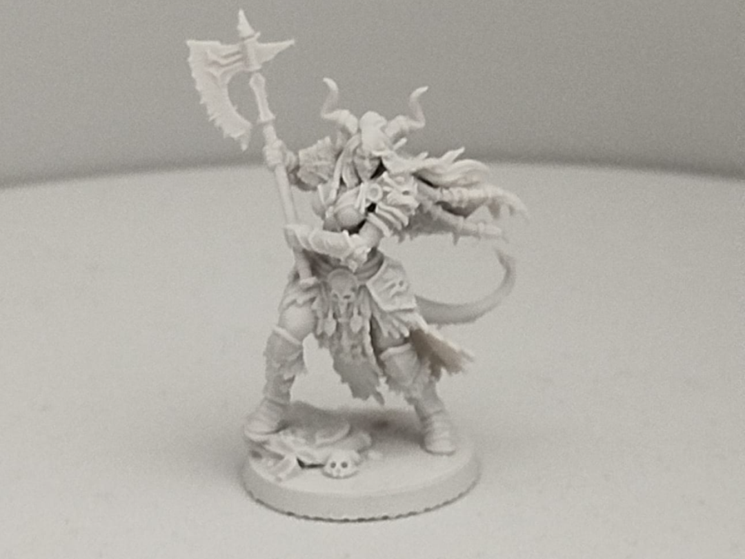 Miniatura D&D Tiefling Femmina - Berserker 45 mm