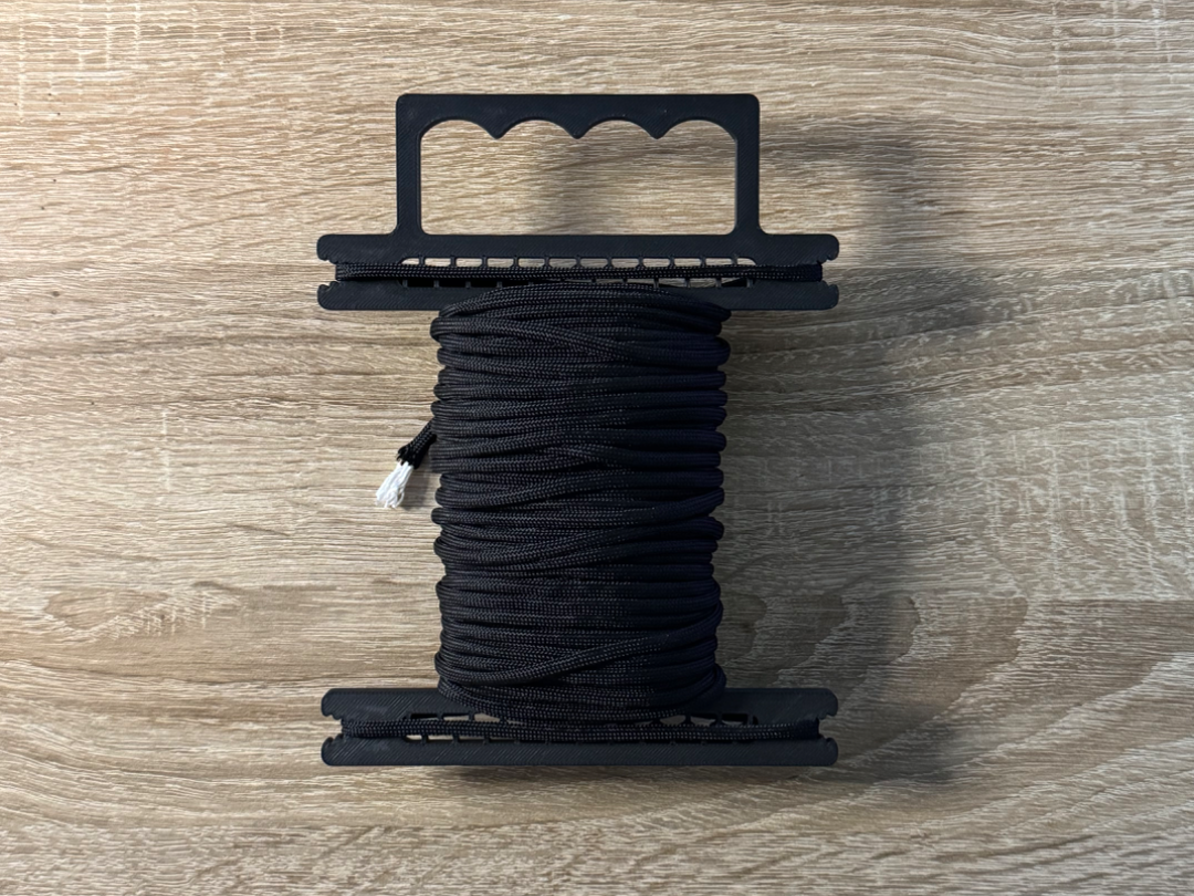 Paracord winder / holder