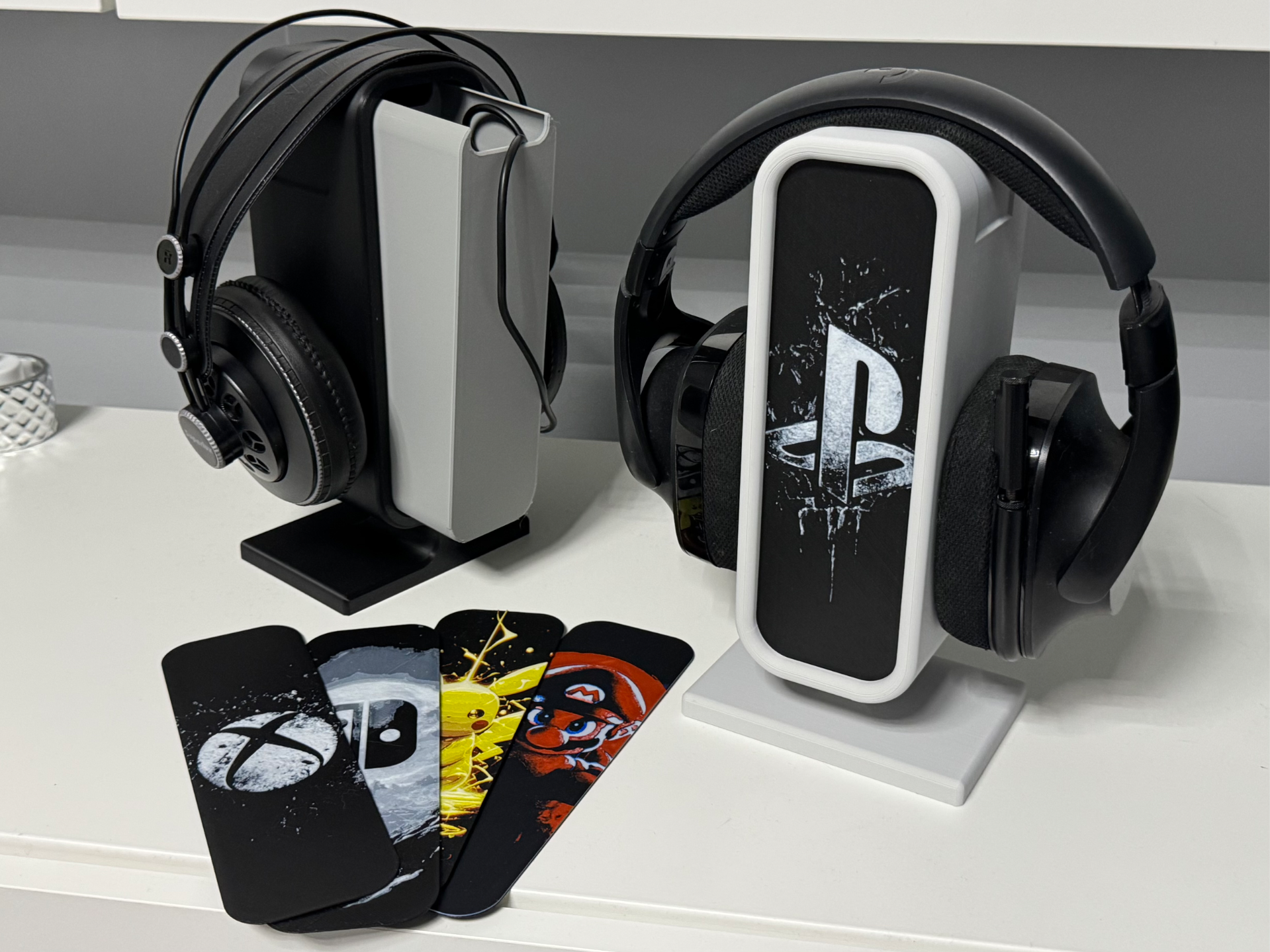 Headphone stand, changeable front + hidden box