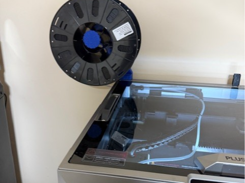 QIDI plus 4 3kg spool holder.