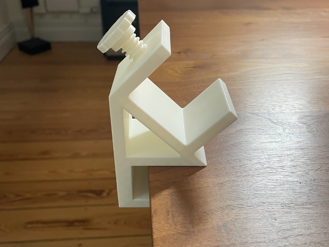 On Plate over desk angeled 30mm Plate