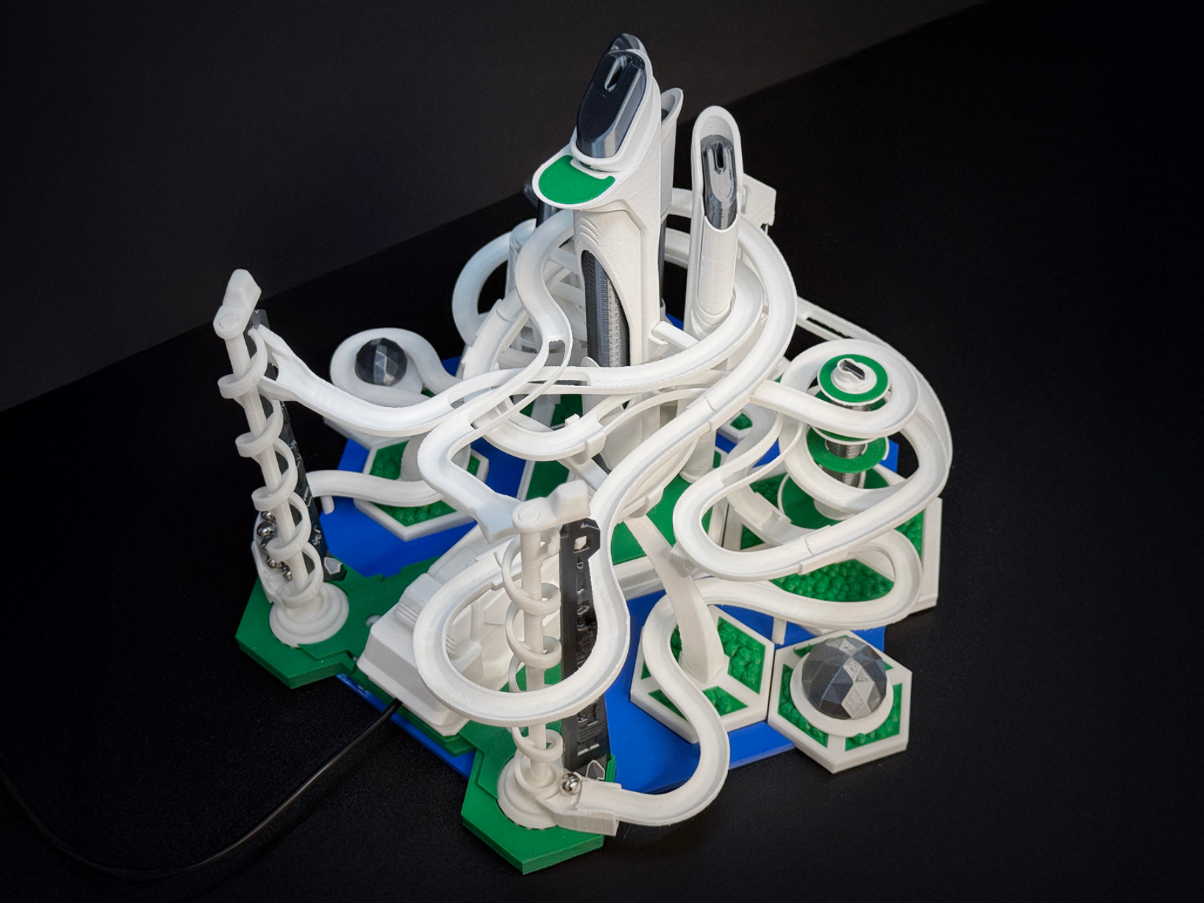 NeoHexa Metropolis Marble Run – Future in Motion