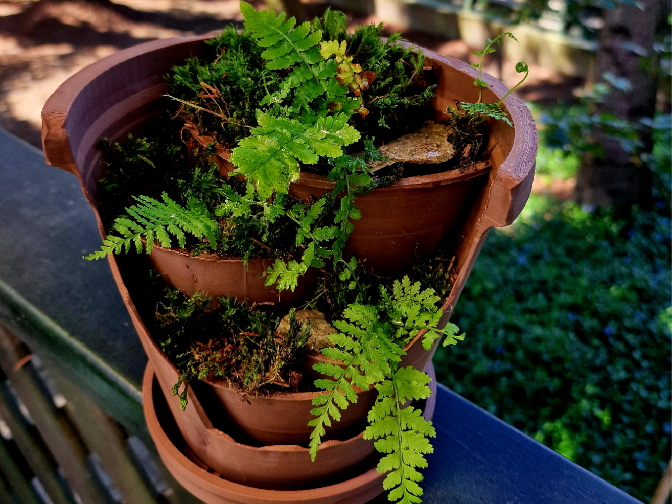 Multi-tiered broken flower pot