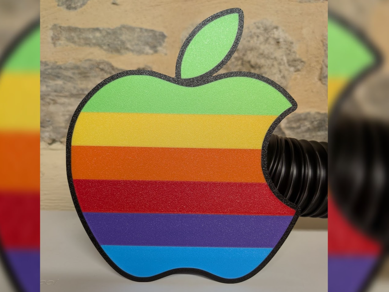 Lightbox Apple – Rainbow Tribute (Vintage)