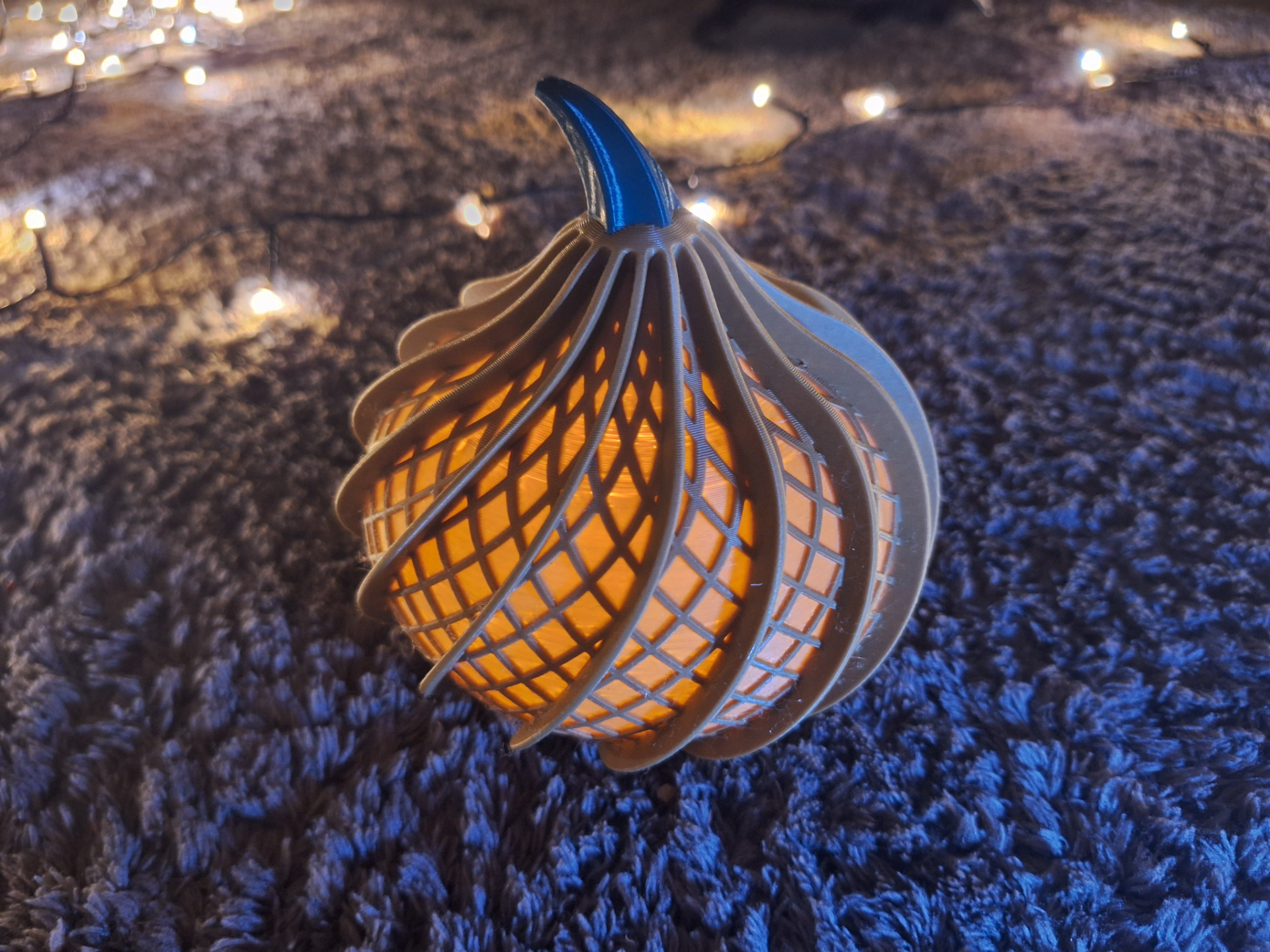 Hokkaido Pumpkin lantern tealight "Swirly basket"
