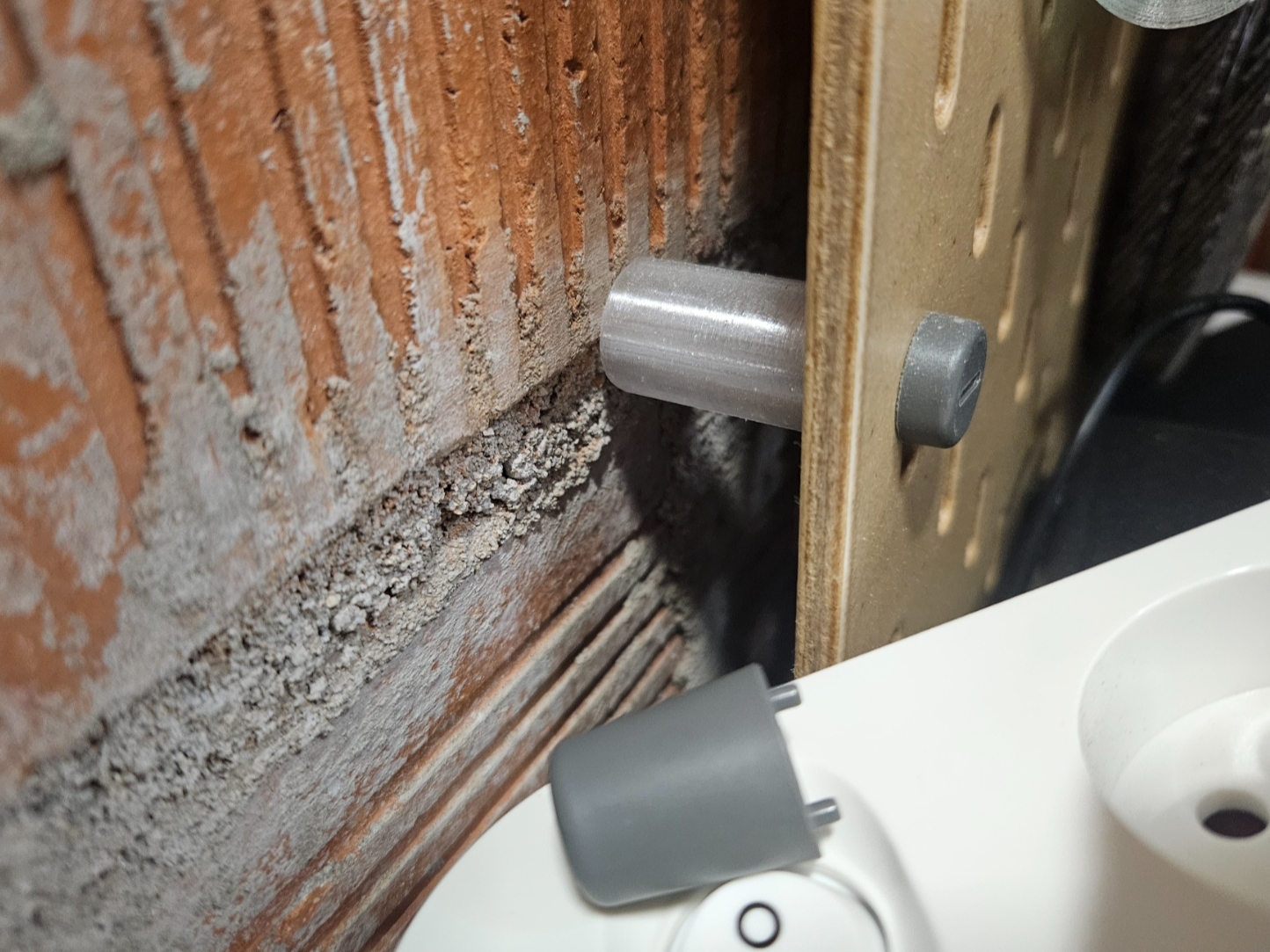 Longer spacer for Skadis board