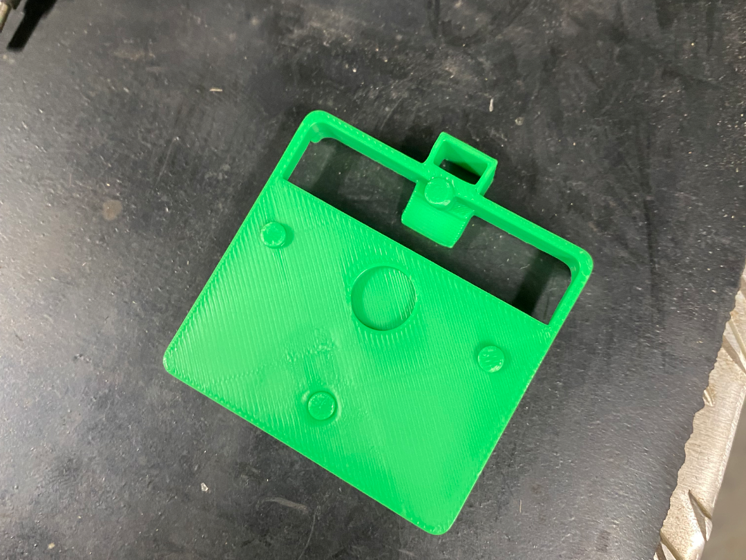 DIn Rail holder with centerstuds and magnet