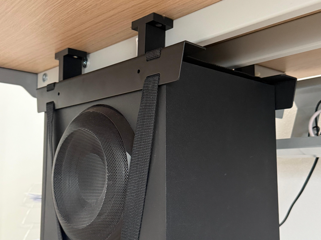 Subwoofer Montage unterm Tisch Logitech Z623