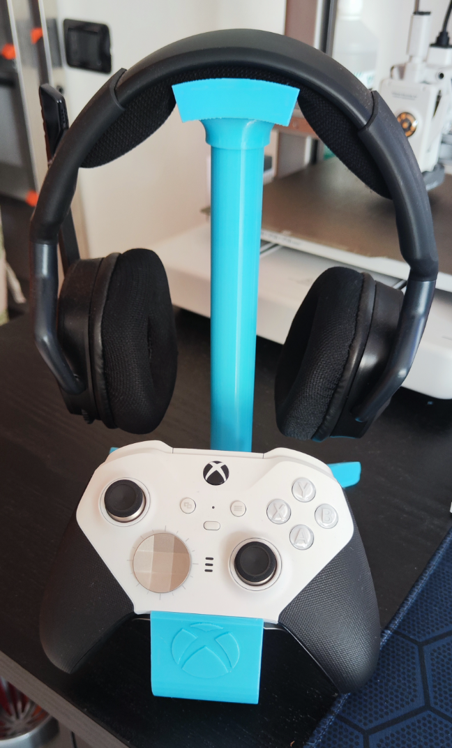 Headset and XBOX joypad stand