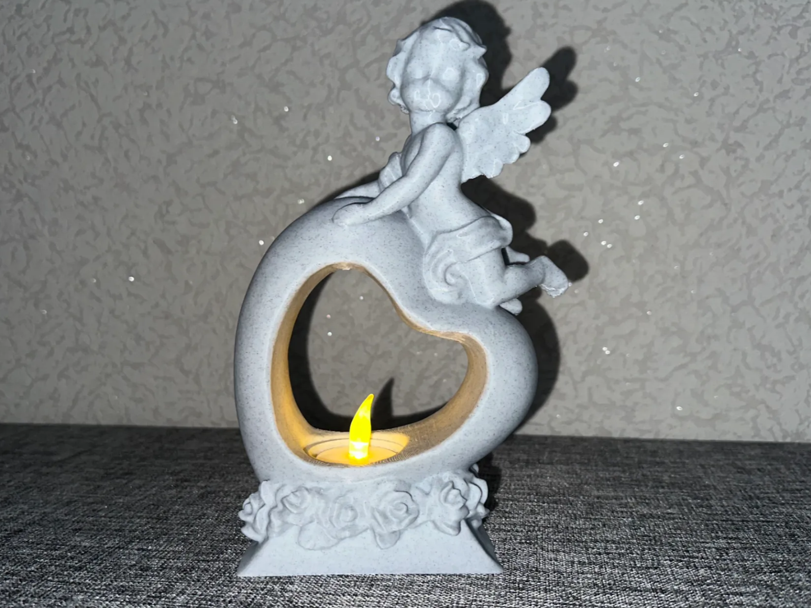 Engel mit Herz und LED-Teelicht