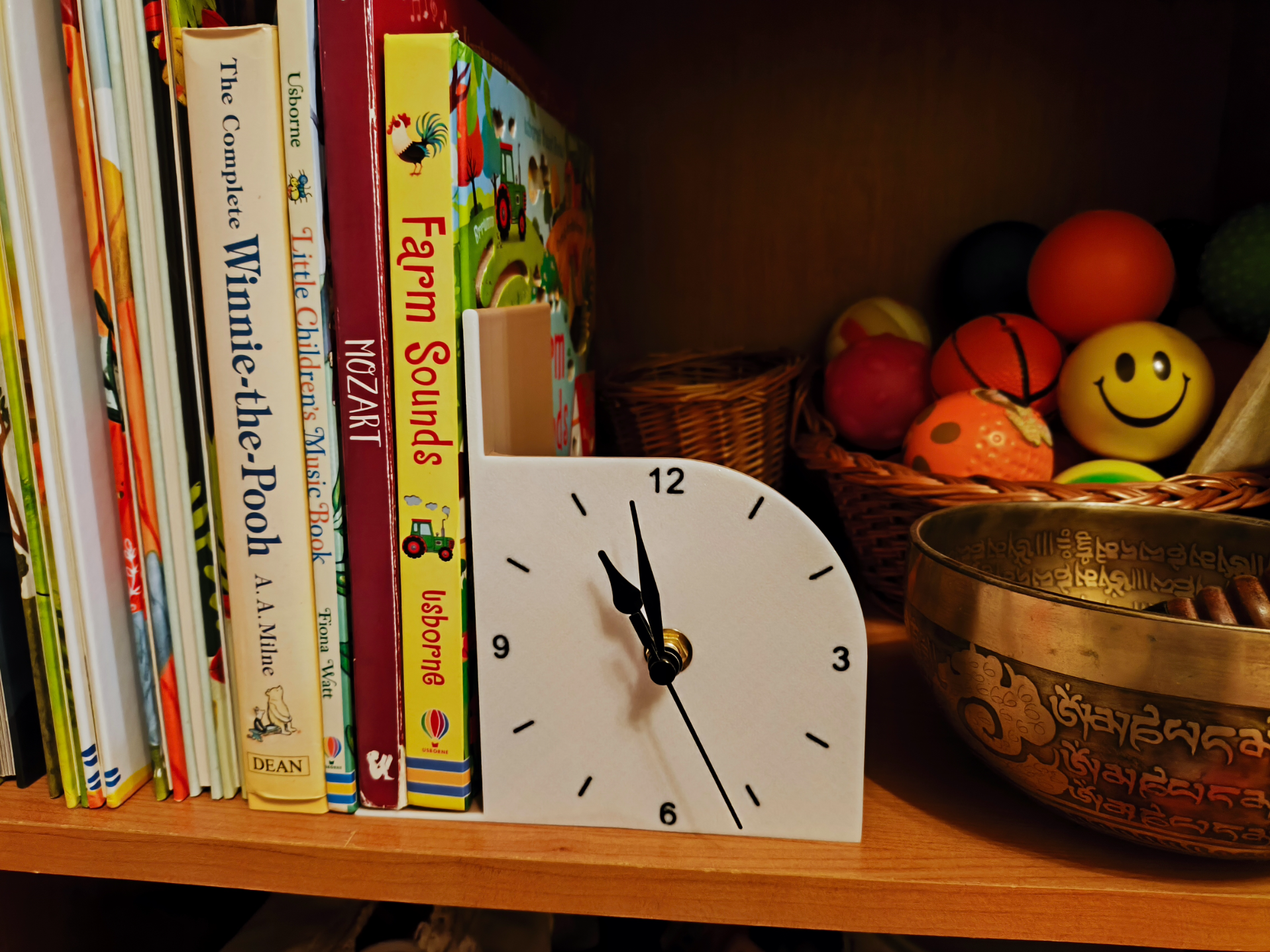 Book Nook clock
