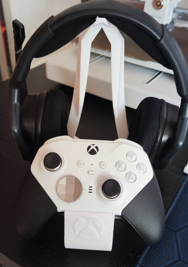Headset and XBOX joypad stand