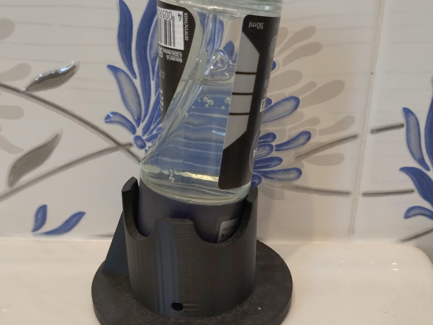 Roll-on upside-down stand