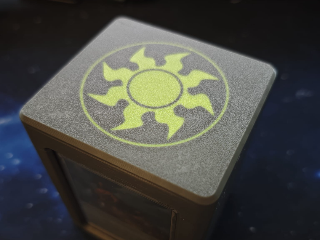 Commander Case Deckel - Weißes Mana - Toploader